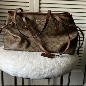 Classic coach shoulder bag